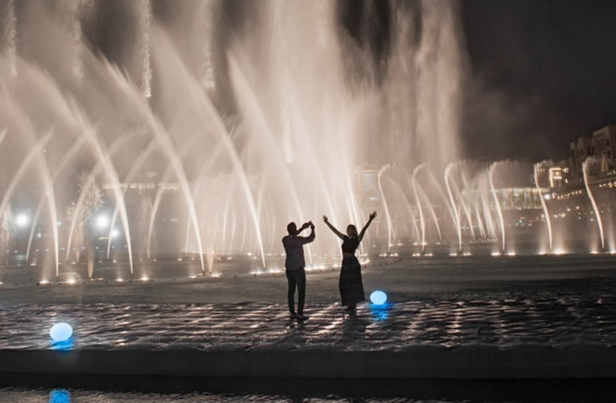 Walk Bridge Dubai Fountain